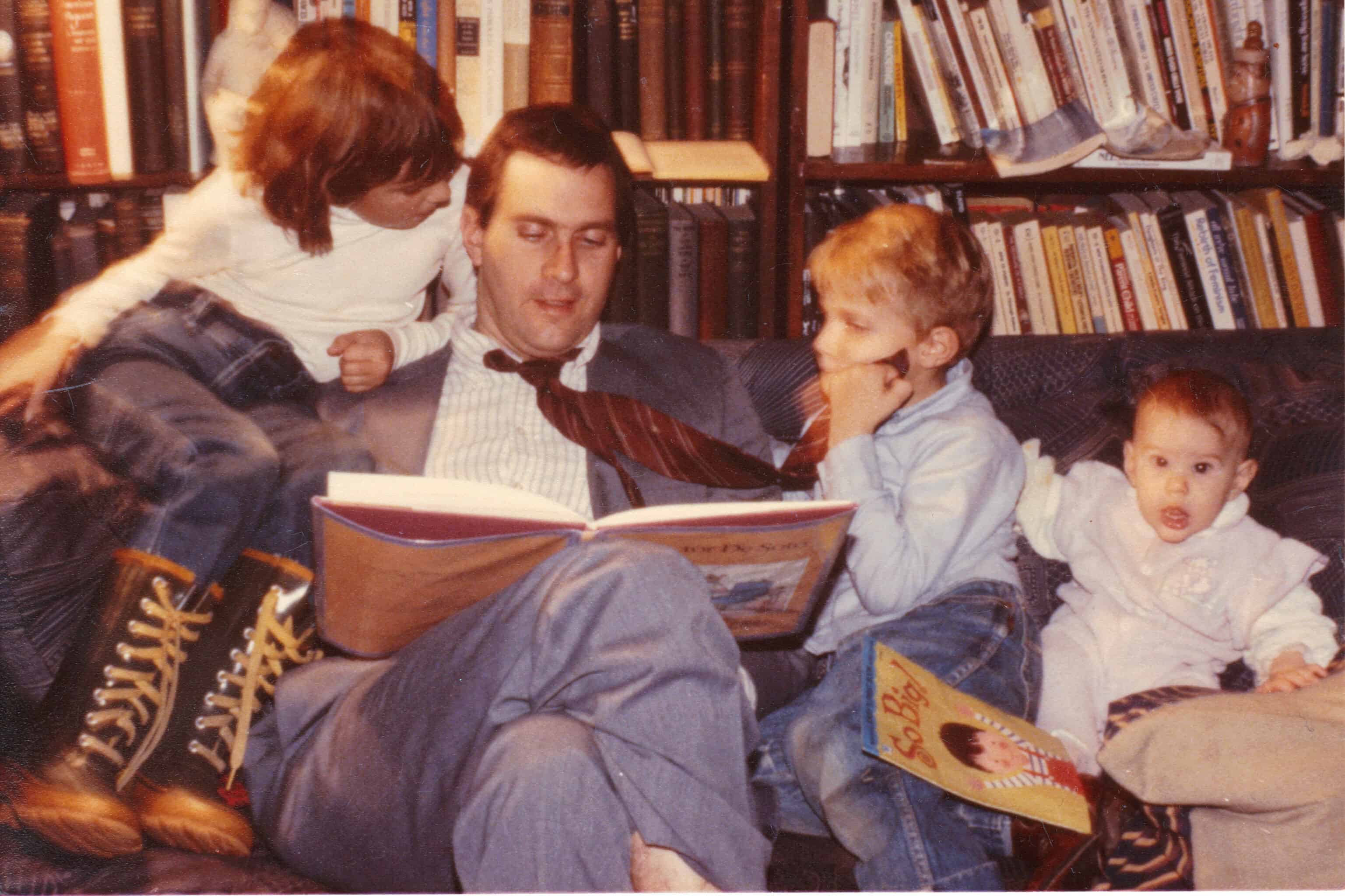 dad reading to kids