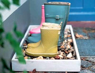 A muddy boot holder, a DIY entryway project