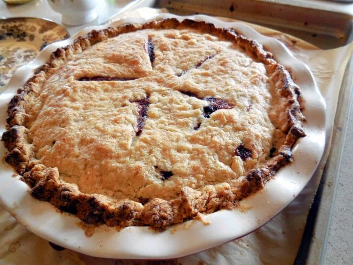 Aroniaberry Love and 6 Recipes. A fresh from the oven aroniaberry pie with a beautiful golden crust