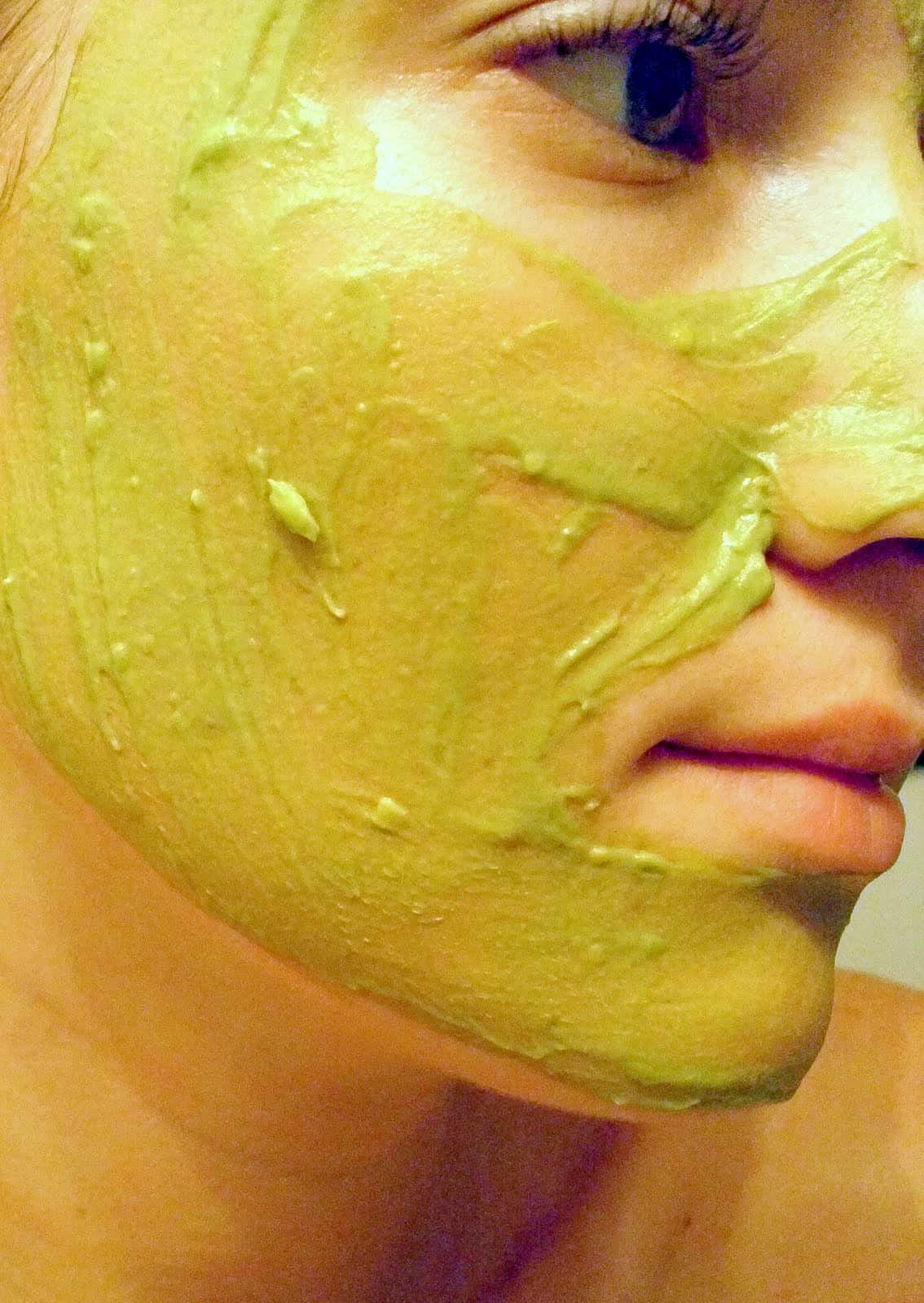 Avocados: Fabulous Ketogenic Recipes & 19 Health Benefits, face mask with honey and avocado