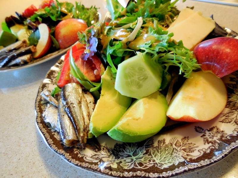 Avocados: Fabulous Ketogenic Recipes & 19 Health Benefits, a raw food salad