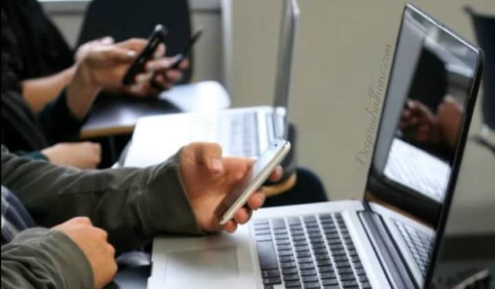 7 Truths Parents & Adults Don't Get About Today's High School. Kids in school that are not studying but are on their phones.