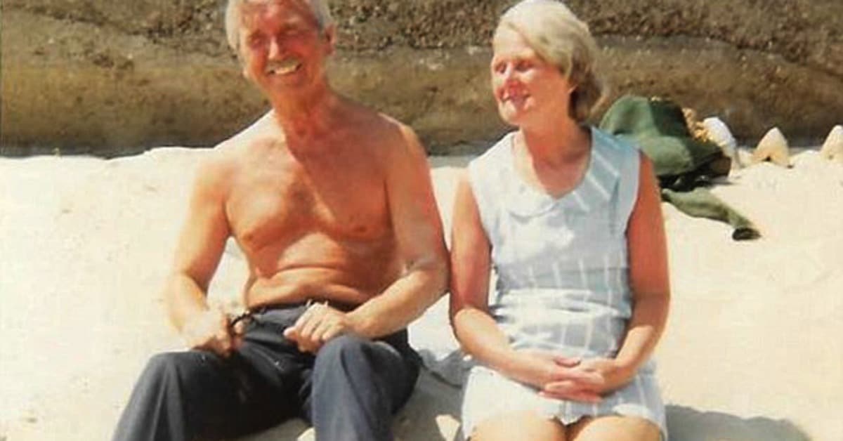 Liz Jones Says Her Old-Fashioned Mum Was the Lucky One Liz Jones mum and dad.
